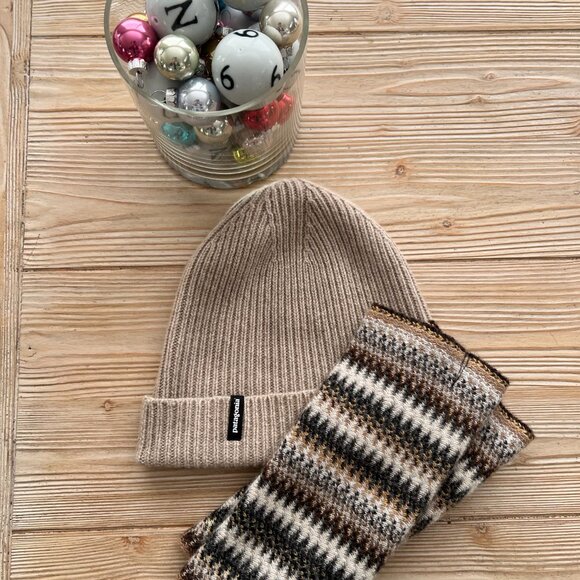 Patagonia 95% Recycled Cashmere Beanie – Taupe/Oatmeal | Cozy Rib Knit | Unisex - Picture 2 of 6